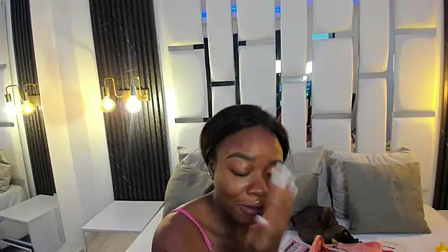 mia schwarz online show from October 8, 2025, 10:07 pm