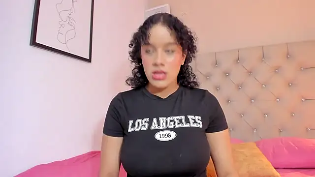 Snapshot of vanesasexyhot21 chatting on November 29, 2025, 2:25 am vanesasexyhot21 online show from November 29, 2025, 2:25 am