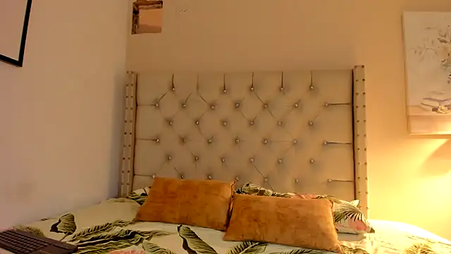 vanesasexyhot21 online show from February 14, 2026, 2:19 am