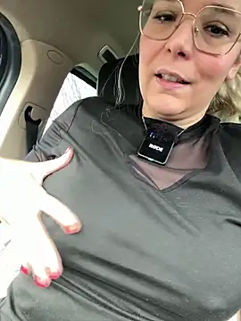 EmyLana online show from January 18, 2026, 10:08 am