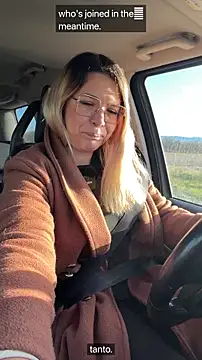 EmyLana online show from March 30, 2026, 6:36 am