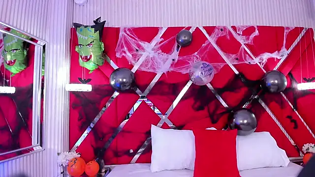 SusanCouper online show from October 25, 2025, 10:48 pm