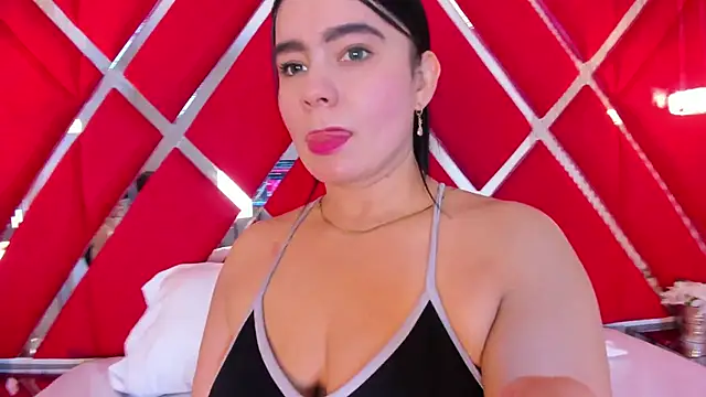 SusanCouper online show from April 8, 2026, 10:32 pm