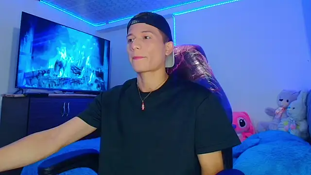 Snapshot of bryamer_19 chatting on January 6, 2025, 1:53 am bryamer 19 online show from January 6, 2025, 1:53 am