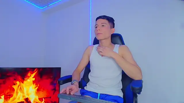 Snapshot of bryamer_19 chatting on January 29, 2025, 2:40 am bryamer 19 online show from January 29, 2025, 2:40 am