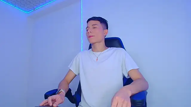 Snapshot of bryamer_19 chatting on February 11, 2025, 8:10 pm bryamer 19 online show from February 11, 2025, 8:10 pm