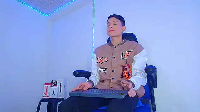 Snapshot of bryamer_19 chatting on March 13, 2025, 2:38 am bryamer 19 online show from March 13, 2025, 2:38 am