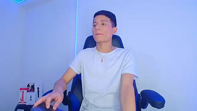 Snapshot of bryamer_19 chatting on March 13, 2025, 5:43 am bryamer 19 online show from March 13, 2025, 5:43 am