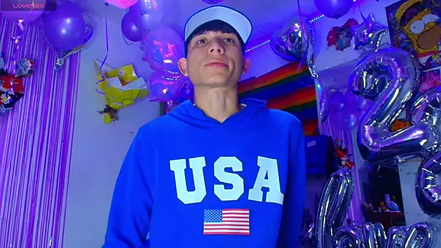 Snapshot of bryamer_19 chatting on October 14, 2025, 11:05 pm bryamer 19 online show from October 14, 2025, 11:05 pm