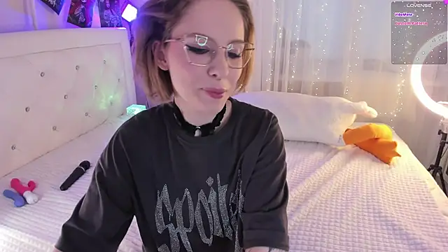 Natural pussy online show from March 9, 2025, 1:26 pm