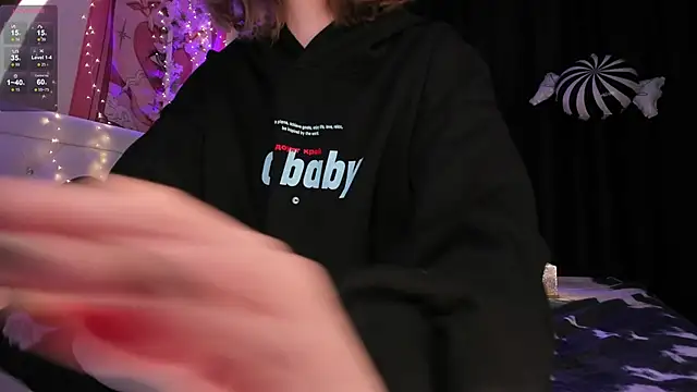 Natural pussy online show from October 18, 2025, 10:49 am