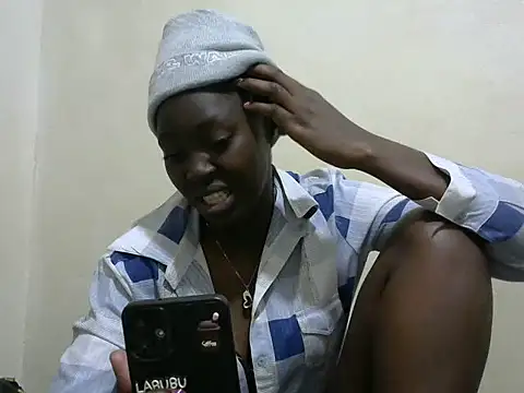 pretty tallgirl online show from November 20, 2025, 7:02 pm