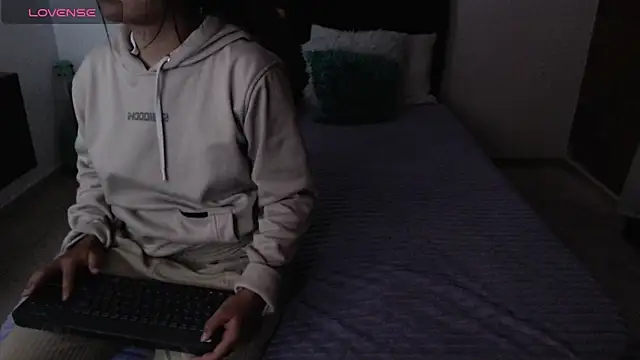 Snapshot of ValerieDamon chatting on February 22, 2025, 10:07 am ValerieDamon online show from February 22, 2025, 10:07 am