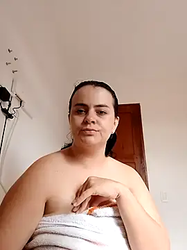 Im Amelia online show from February 13, 2025, 8:24 pm