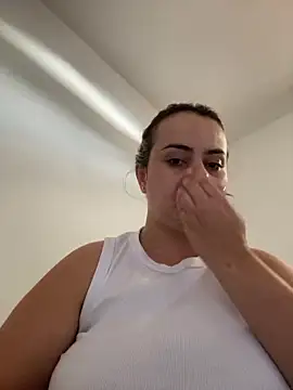 Im Amelia online show from December 17, 2025, 8:37 pm