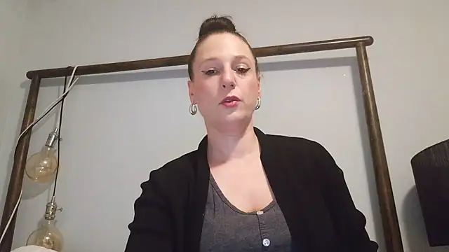 Audrey hotty online show from February 8, 2026, 5:00 am