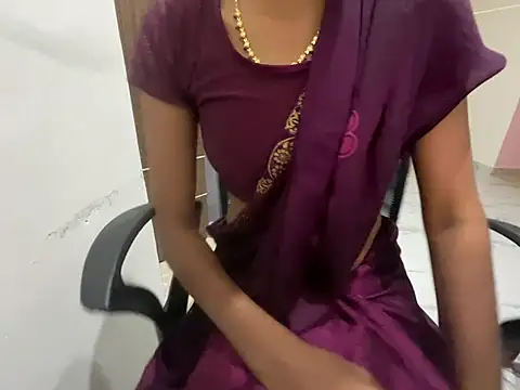 Snapshot of Honeyberose chatting on January 8, 2025, 11:10 am Honeyberose online show from January 8, 2025, 11:10 am