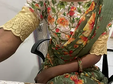 Snapshot of Honeyberose chatting on January 10, 2025, 6:42 am Honeyberose online show from January 10, 2025, 6:42 am