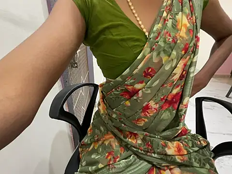 Snapshot of Honeyberose chatting on January 10, 2025, 11:22 am Honeyberose online show from January 10, 2025, 11:22 am