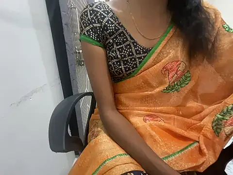 Snapshot of Honeyberose chatting on January 20, 2025, 6:10 am Honeyberose online show from January 20, 2025, 6:10 am