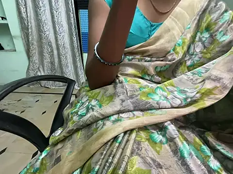 Snapshot of Honeyberose chatting on February 5, 2025, 6:24 am Honeyberose online show from February 5, 2025, 6:24 am