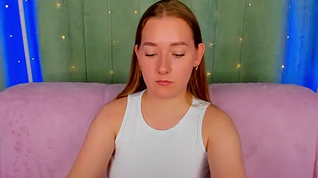 Snapshot of AlinaVice chatting on May 19, 2026, 1:11 am AlinaVice online show from May 19, 2026, 1:11 am