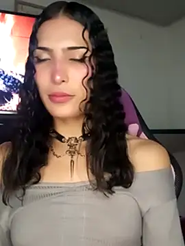 Snapshot of Lanna_hott_ chatting on October 3, 2025, 11:02 pm Lanna hott  online show from October 3, 2025, 11:02 pm