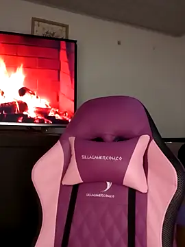 Lanna hott  online show from November 15, 2025, 11:40 am