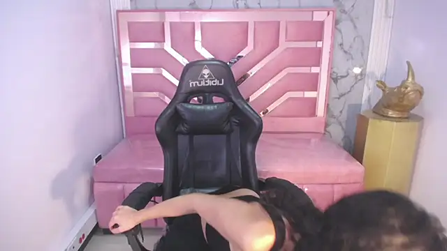 Snapshot of Tyna_ch chatting on March 15, 2025, 6:32 pm Tyna ch online show from March 15, 2025, 6:32 pm