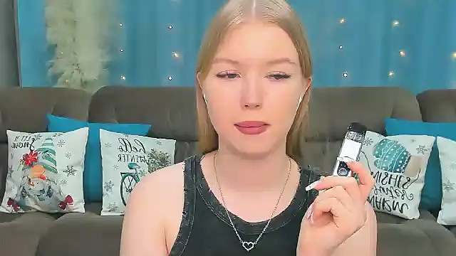 shy  lady online show from December 15, 2024, 2:59 pm