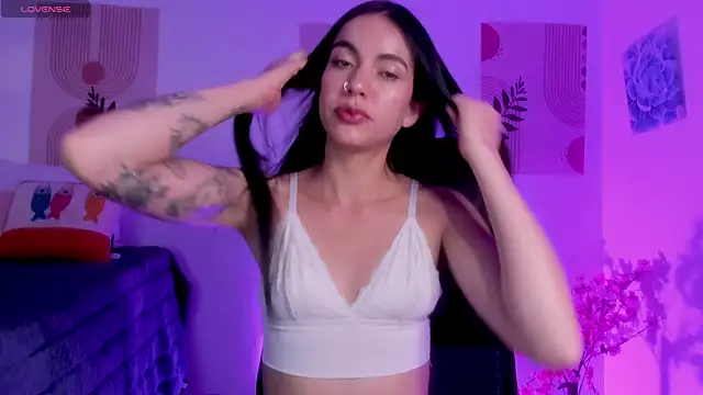 Snapshot of samy_lewis chatting on December 17, 2025, 1:33 am samy lewis online show from December 17, 2025, 1:33 am