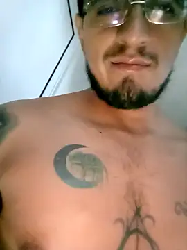 Snapshot of ale3J4a chatting on December 31, 2024, 11:49 pm ale3J4a online show from December 31, 2024, 11:49 pm