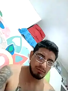 Snapshot of ale3J4a chatting on January 1, 2025, 6:27 pm ale3J4a online show from January 1, 2025, 6:27 pm