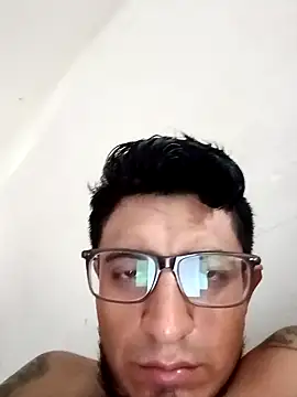 Snapshot of ale3J4a chatting on October 5, 2025, 5:55 pm ale3J4a online show from October 5, 2025, 5:55 pm