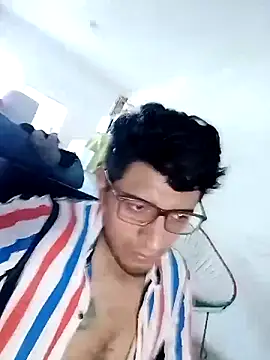 Snapshot of ale3J4a chatting on November 7, 2025, 7:03 pm ale3J4a online show from November 7, 2025, 7:03 pm