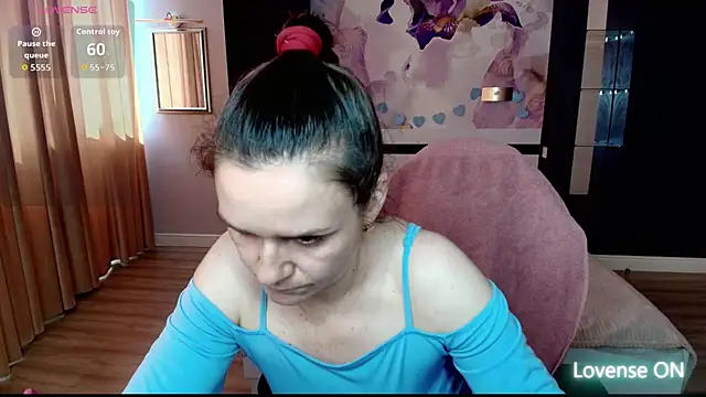 Snapshot of AriaGray chatting on June 17, 2026, 12:29 pm AriaGray online show from June 17, 2026, 12:29 pm