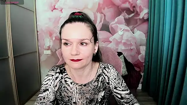 Snapshot of AriaGray chatting on June 27, 2026, 4:12 pm AriaGray online show from June 27, 2026, 4:12 pm