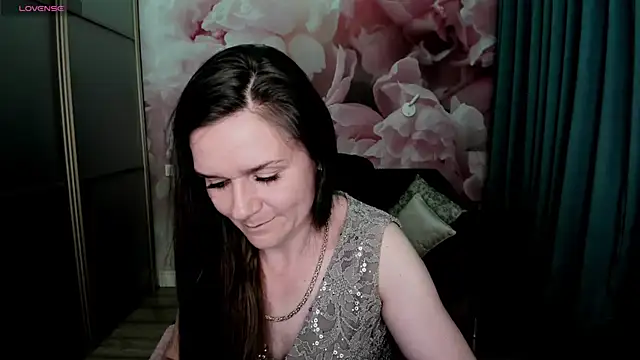 Snapshot of AriaGray chatting on July 2, 2026, 9:43 pm AriaGray online show from July 2, 2026, 9:43 pm