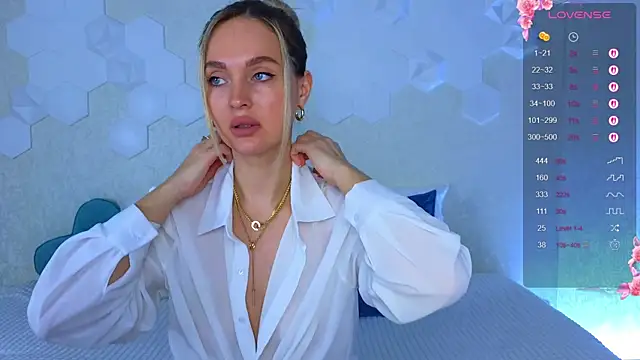 Lynna Sparks online show from November 19, 2025, 2:44 am