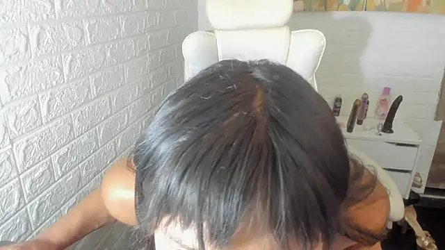 Snapshot of Aura_love69 chatting on March 21, 2025, 10:28 am Aura love69 online show from March 21, 2025, 10:28 am