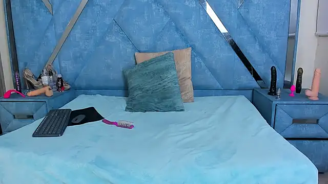 Snapshot of Aura_love69 chatting on December 18, 2025, 5:57 am Aura love69 online show from December 18, 2025, 5:57 am