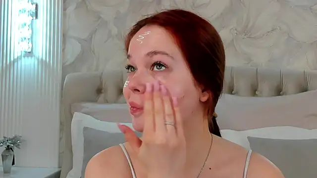 DeniseReese online show from April 21, 2026, 2:26 am