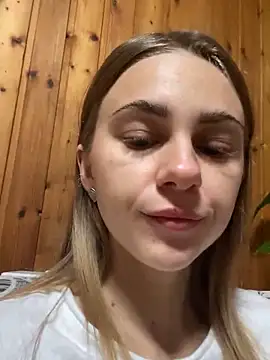 Snapshot of GraceTorrez chatting on November 11, 2025, 10:04 am GraceTorrez online show from November 11, 2025, 10:04 am