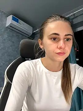 Snapshot of GraceTorrez chatting on November 19, 2025, 5:13 pm GraceTorrez online show from November 19, 2025, 5:13 pm