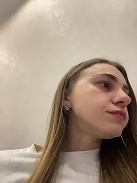 Snapshot of GraceTorrez chatting on November 24, 2025, 6:18 pm GraceTorrez online show from November 24, 2025, 6:18 pm