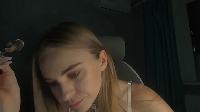 Snapshot of GraceTorrez chatting on December 2, 2025, 4:46 pm GraceTorrez online show from December 2, 2025, 4:46 pm