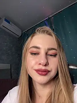 Snapshot of GraceTorrez chatting on December 15, 2025, 7:51 pm GraceTorrez online show from December 15, 2025, 7:51 pm