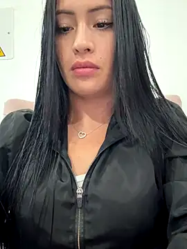 Snapshot of Sara_luna_ chatting on October 29, 2025, 12:35 am Sara luna  online show from October 29, 2025, 12:35 am