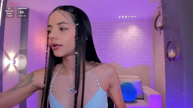 Snapshot of HannahJamesX chatting on December 17, 2025, 7:31 pm HannahJamesX online show from December 17, 2025, 7:31 pm