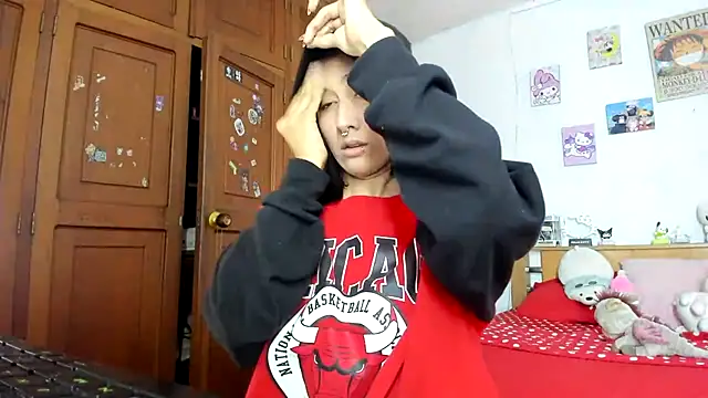 LunaDeCristall online show from September 16, 2025, 8:37 am